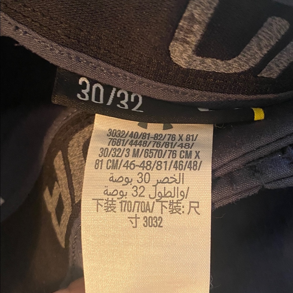 Under Armour 30//32 US storm pants. Can be unisex. Excellent condition - Picture 4 of 7